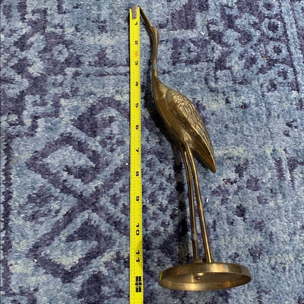 Vintage brass 12” textured detailed crane bird statue on round base some patina - Picture 9 of 9